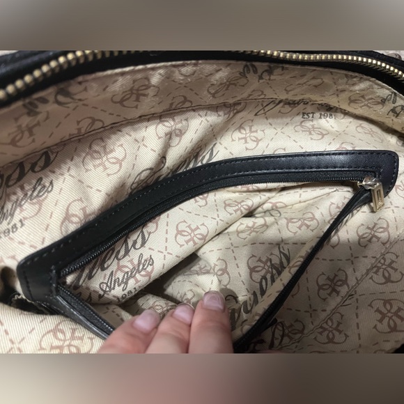 AS IS Guess | Black Shoulder Purse - Picture 10 of 17